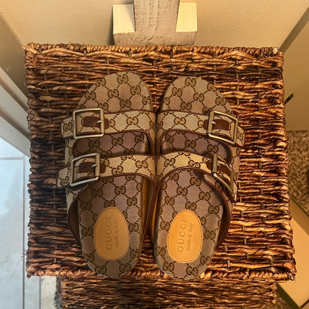 Gucci Beige Monogram Buckle Slides - Picture 3 of 12